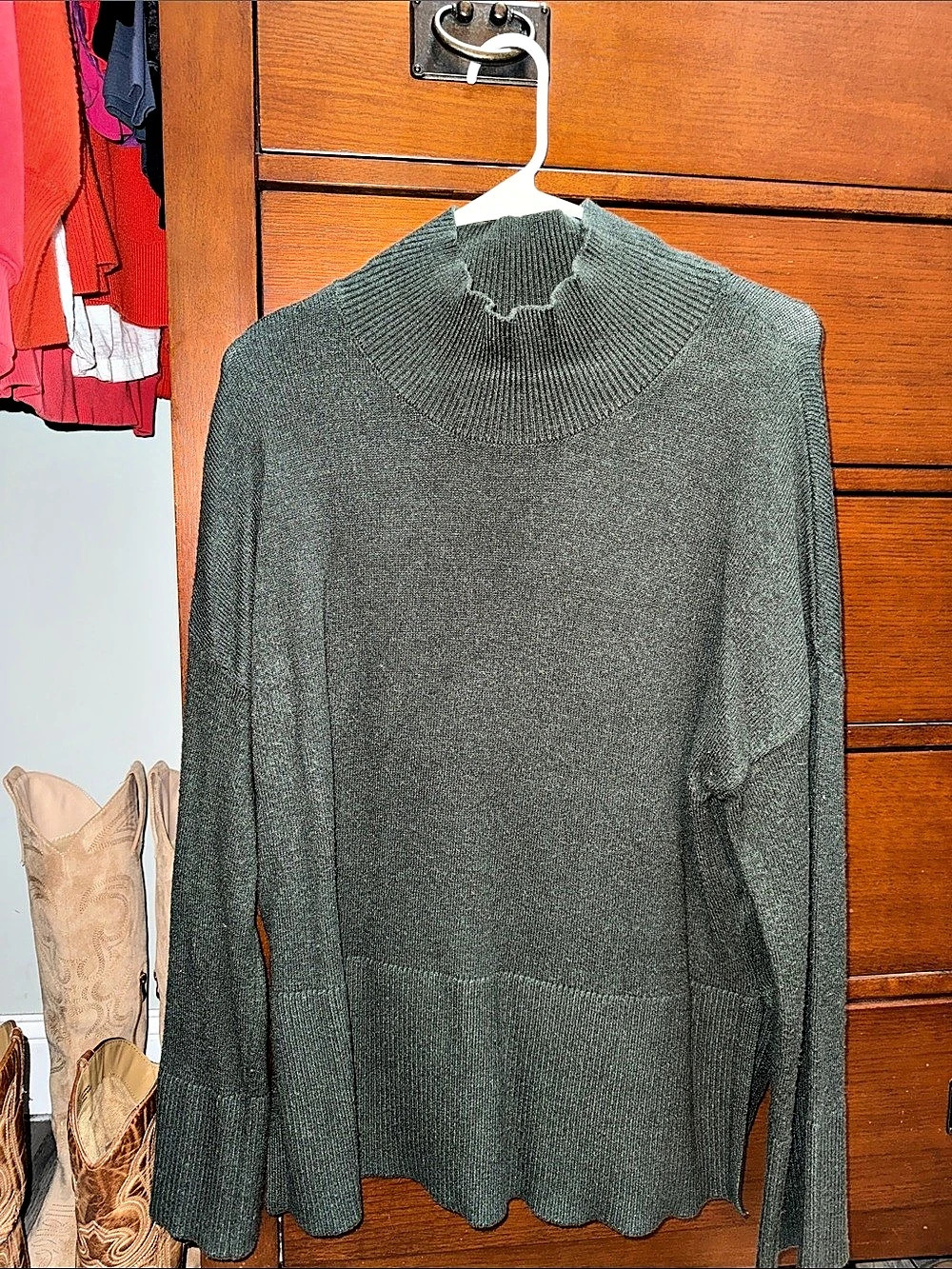 CYRUS Women's Green Turtleneck Sweater Size Medium